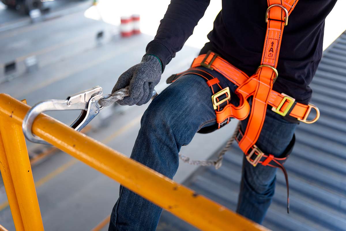 OSHA's Fall Protection Harness Inspection Requirements Explained - Safety  Stage